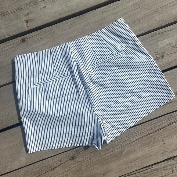 LOFT PINSTRIPE FLORAL EMBROIDERED SHORTS SIZE 4 - Picture 2 of 6